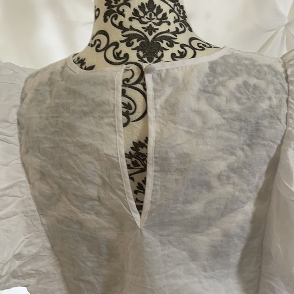 LAST CHANCE!! Get it before it’s GONE!! 👋❤️ Ruffle Blouse - Picture 3 of 4